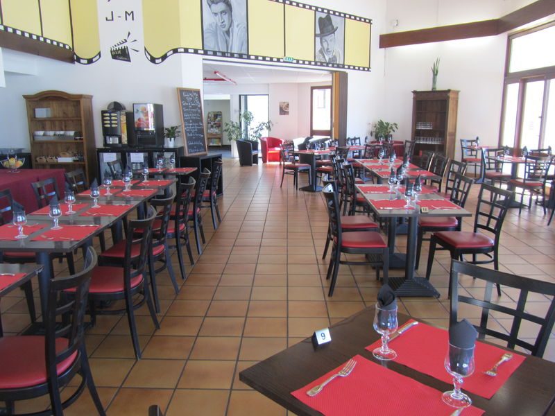 © Salle de restaurant Hotel St Joseph - Virginie Fournier