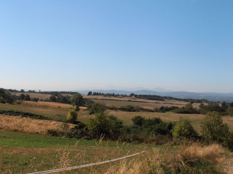 © Château Jaloux - vue sur les Puys - OT Combrailles