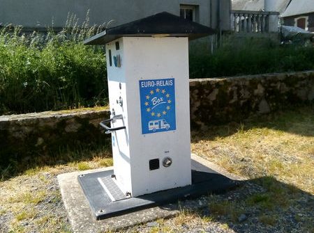 Borne de service camping-cars
