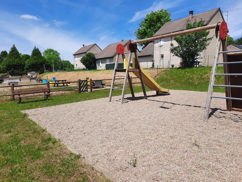 © Aire de jeux - Montel-de-Gelat - Combrailles Auvergne Tourisme