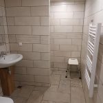 © Salle de bain avec WC en bas - Lodders