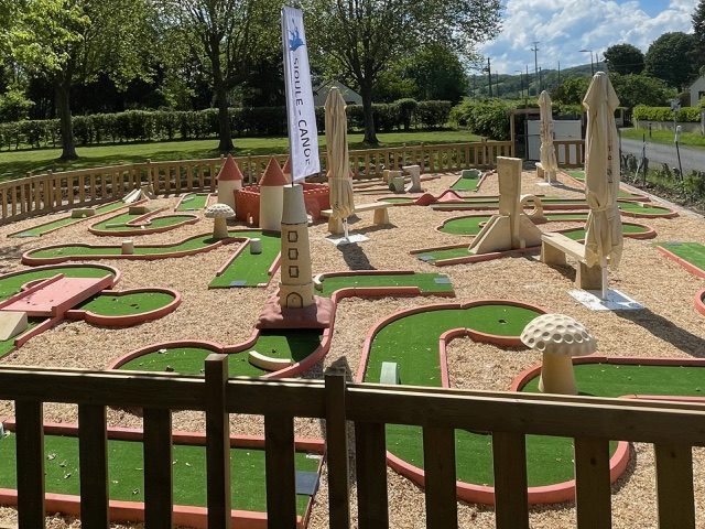 © Castle Mini-Golf - Camping des Nières