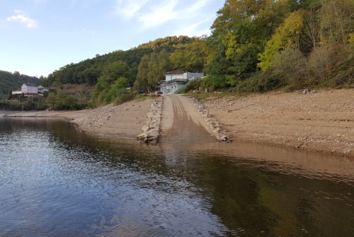 Mise à l'eau Centre Pêche Nature - Lac des Fades