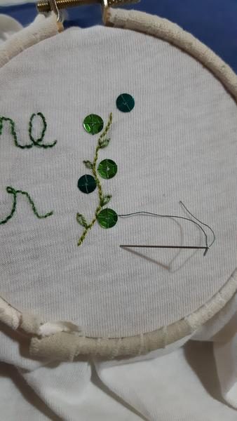 © Atelier broderie sur tee shirt - breudaira Camille Serre