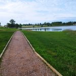 © Circuit poussette - Plan d'eau de la Loge_Lapeyrouse - Combrailles Auvergne Tourisme