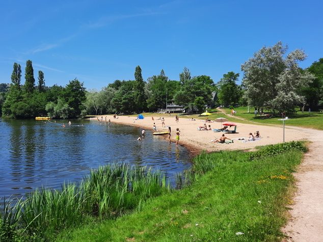 © Baignade surveillée - Plan d'eau de Saint-Eloy-les-Mines - Combrailles Auvergne Tourisme