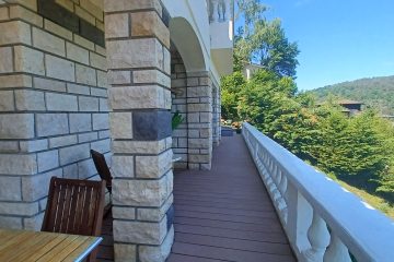 © Ma villa au bord du l'eau entrée terrasse - Batisse Loïc