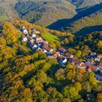 © vue aerienne du paradis de queuille - @vincenttiphine