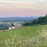 © Balade autour de la propriété - Tabourel Rose