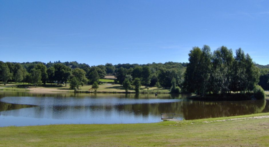 © Saint Maurice et plan d'eau_Saint-Maurice-près-Pionsat - Mairie de Saint-Maurice-près-Pionsat