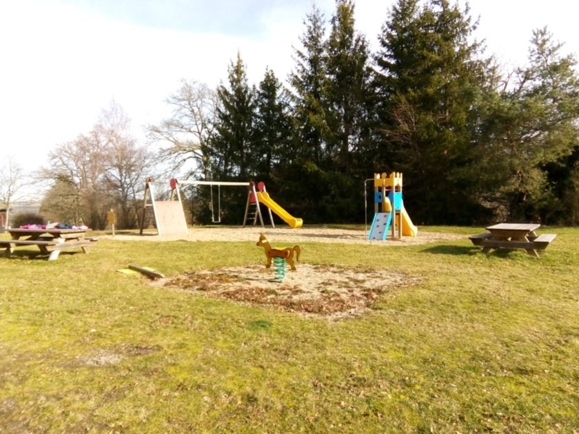 © Aire de jeux - Charensat - Combrailles Auvergne Tourisme