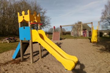 © Aire de jeux - Charensat - Combrailles Auvergne Tourisme