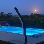 © Piscine en soirée Camping Les Cerisiers - Blom Remco