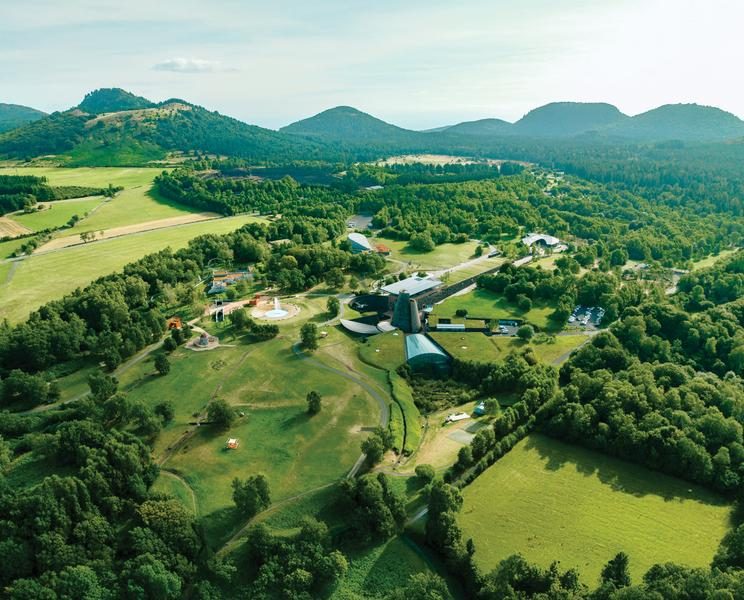 © Vulcania vu du ciel.jpg - Bouton Production