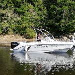 © Balade en bateau - Lac des Fades-Besserve_Miremont - SMFB