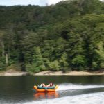 © Balade en bateau - Lac des Fades-Besserve_Miremont - SMFB