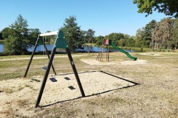 © Aire de jeux - Plan d'eau de la Bregirolle - OT Combrailles Auvergne