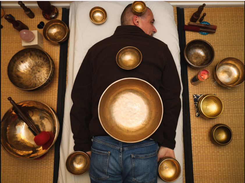 © Sonothérapie bols chantants_Saint-Priest-des-Champs - Huguette Dalle