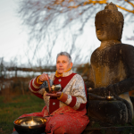 © Sonothérapie bols chantants_Saint-Priest-des-Champs - Huguette Dalle