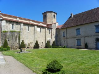 © Prieuré de Saint-Hilaire-la-Croix - OT Combrailles