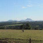 © Vue sur la Chaîne des Puys - faille de Limagne depuis le puy de Faux - Office de Tourisme des Combrailles