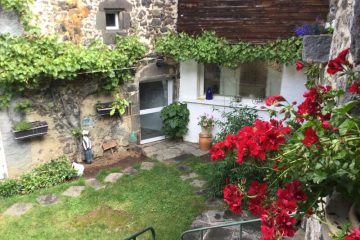 © La tour aux Chausses - Touzac Andrée