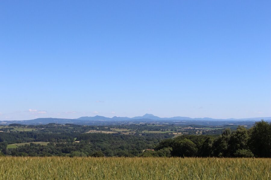 © Point de vue sur les Volcans d'Auvergne - OT Combrailles